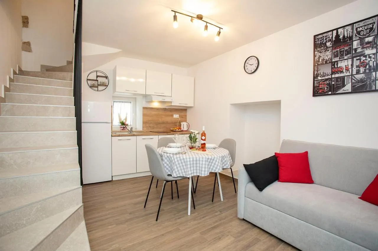 Studio Apartman Amalie Pazin Apartment