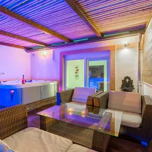 https://tino-luxury-apartment-with-jacuzzi.splithotels.org