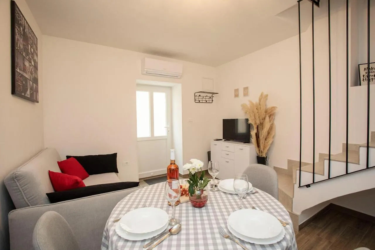 Studio Apartman Amalie Pazin