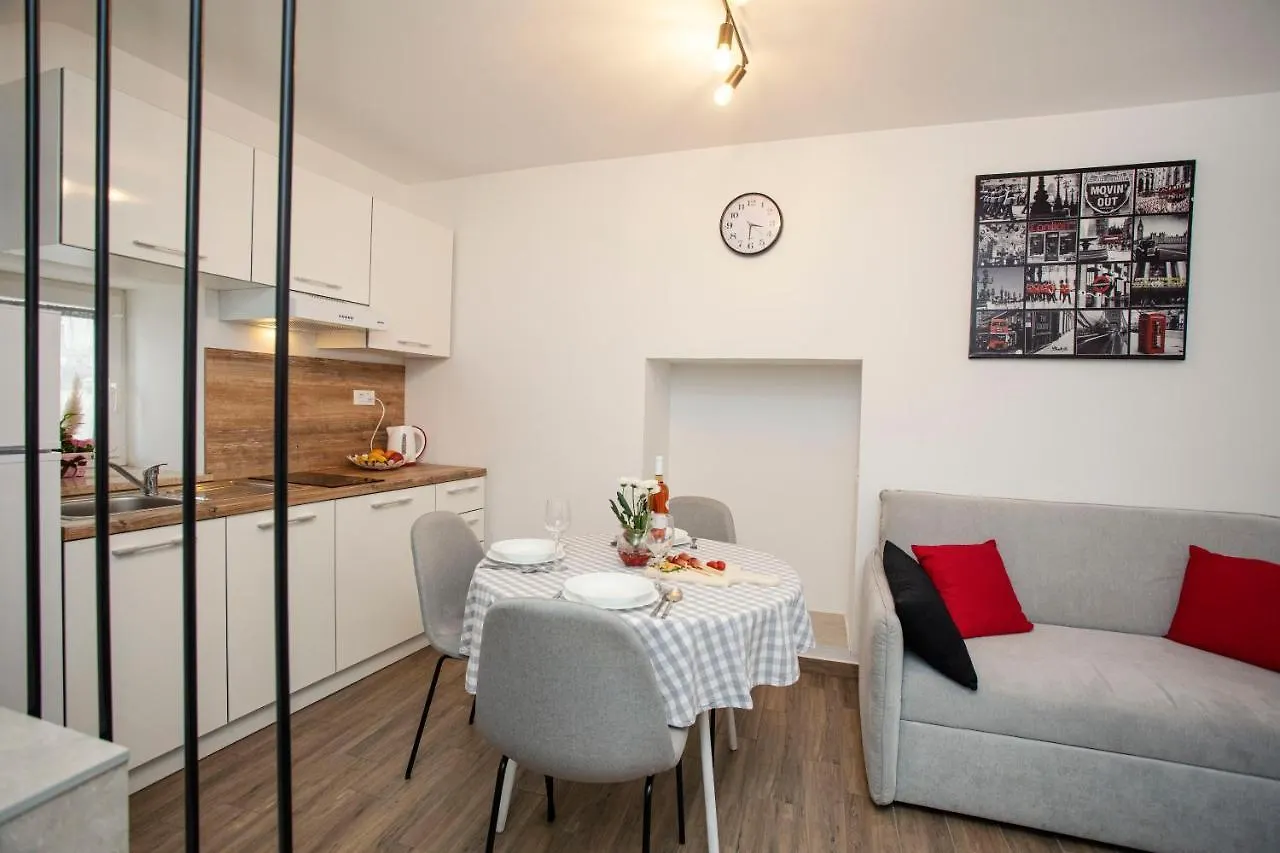 Studio Apartman Amalie Pazin